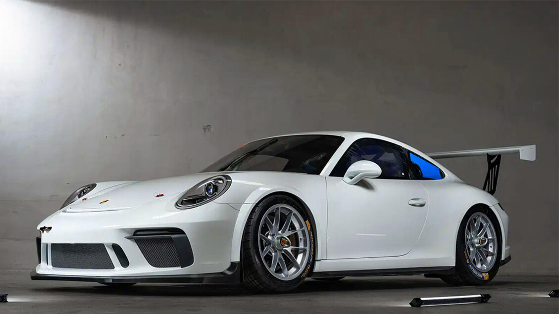 All'asta sei Porsche 911 GT3 e la bisarca che le trasporta