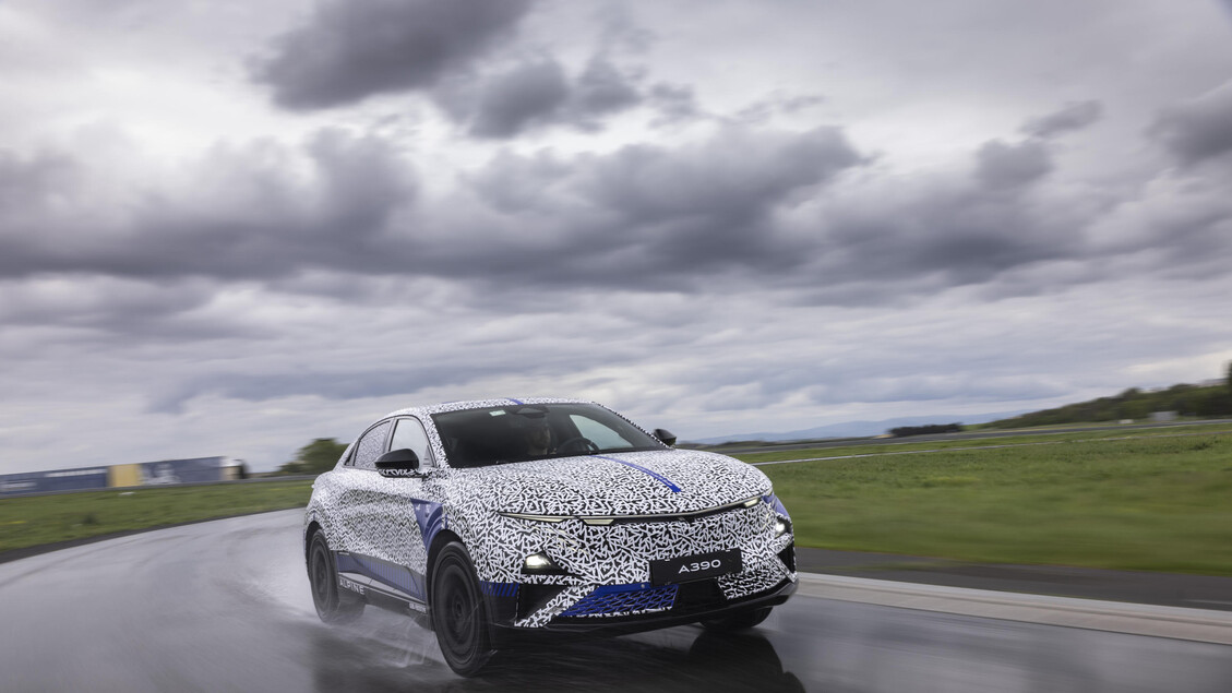 Alpine A390