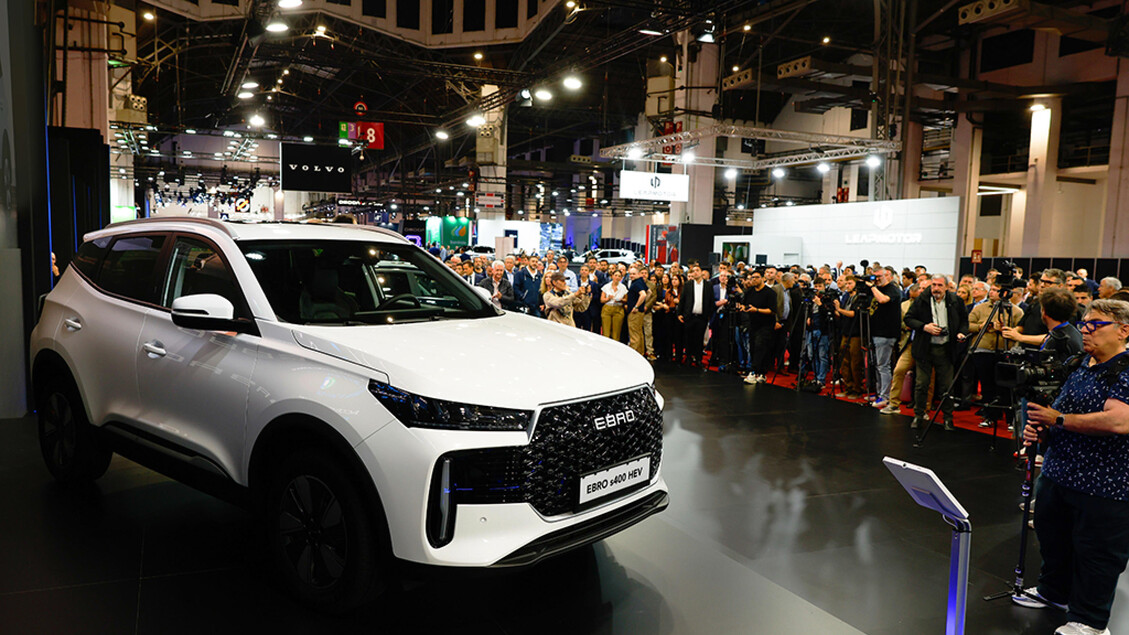 Nuovo suv compatto ibrido s400
