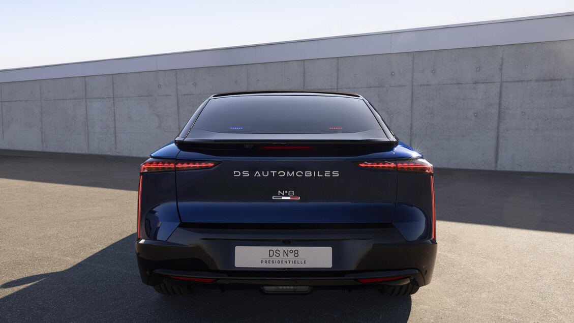 DS N°8 è l'auto presidenziale della Repubblica Francese