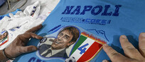 Tifo batte scaramanzia, a Napoli le T-shirt col quarto scudetto