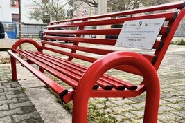Violenza sulle donne: una panchina rossa