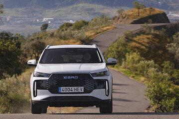 Ebro rafforza la squadra dei suv con il nuovo ibrido s400