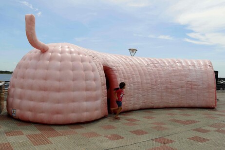 Colon gonfiabile gigante, foto d'archivio