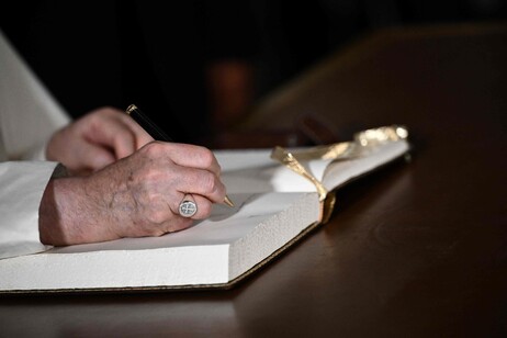 L'anello di papa Francesco
