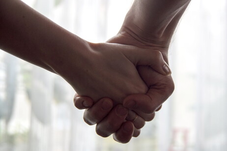Partner più giovani sono attraenti sia per gli uomini che per le donne (fonte: PickPik)