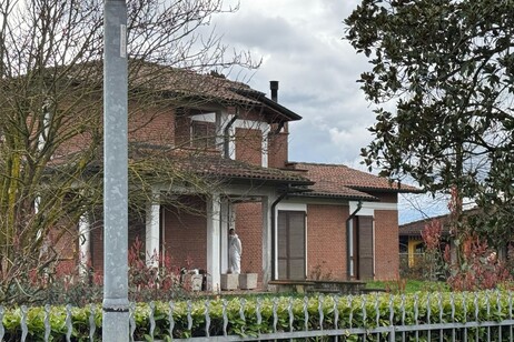 Donna uccisa in casa nel Pavese