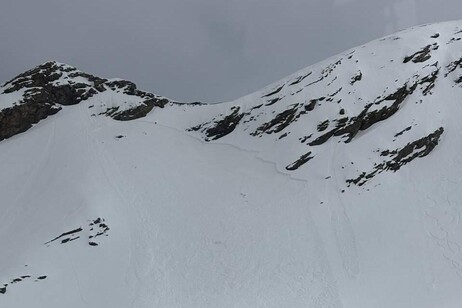 Valanga in fuoripista sopra Cervinia, sciatrice travolta