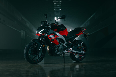 Aprilia Tuono 457 tra storia del marchio e innovazione