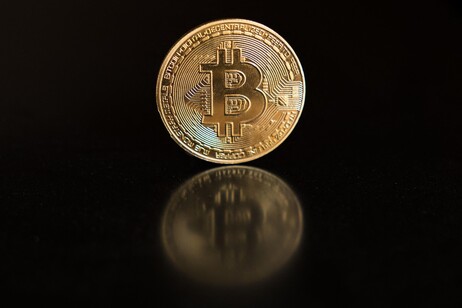 ++ Bitcoin crolla del 5% su annuncio 'riserva strategica' Usa ++