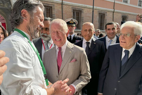Cracco incanta reali inglesi con sfoglia di ricotta e agnello