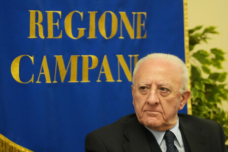 Dopo Consulta De Luca tira dritto.E' l'ora dei pontieri