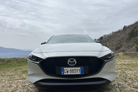 Mazda 3 e-Skyactiv G, crescono cilindrata ed equilibrio