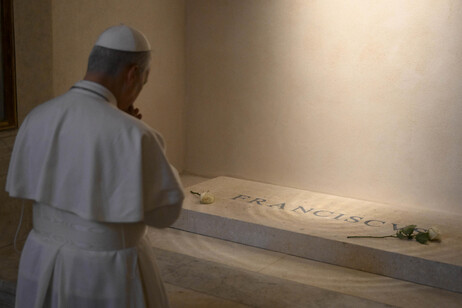 Papa Leone XIV a S.Maria Maggiore sulla tomba di Francesco