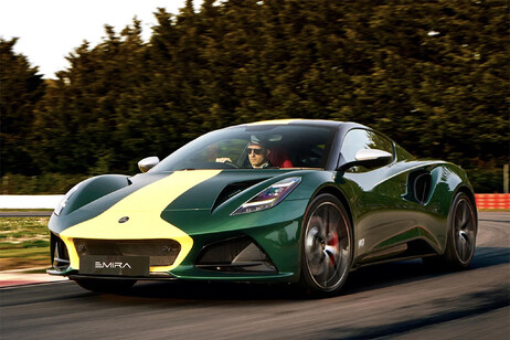 Lotus Emira Clark Edition celebra il 1965, l'anno perfetto