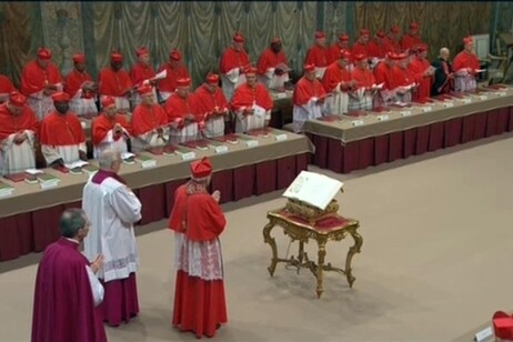 I cardinali nella Cappella Sistina