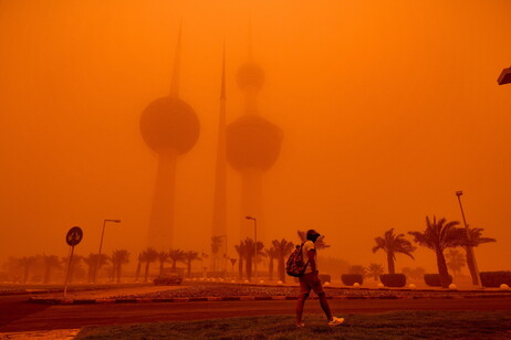 Tempesta di sabbia a Kuwait City