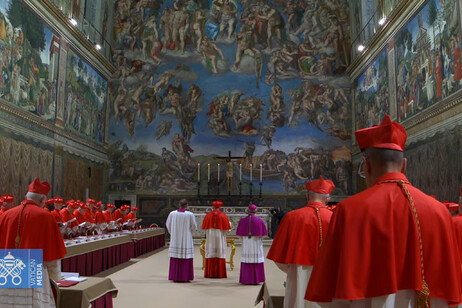 Conclave: i cardinali nella Sistina giurano fedeltà e segretezza