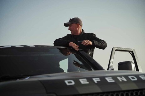 Defender Dakar D7X-R, test in Marocco con Peterhansel