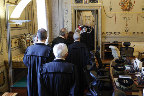 Giudici Costituzionali entrano in aula Udienza pubblica del Palazzo della Consulta (archivio)