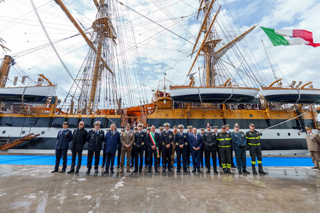 Tour Mediterraneo Vespucci tappa di Palermo. Foto arrivo e cerimonia