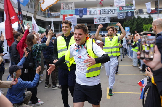 Maratona degli studenti serbi a Bruxelles: "In corsa per democrazia"