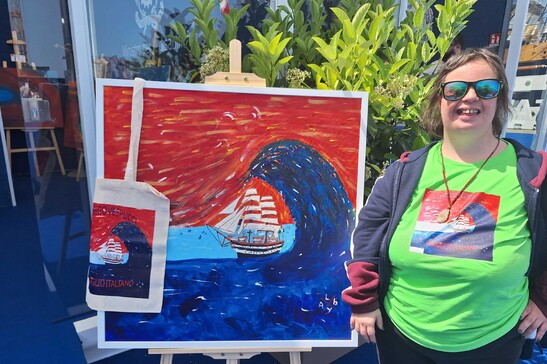 Visita persone disabili su Vespucci, con un quadro in dono
