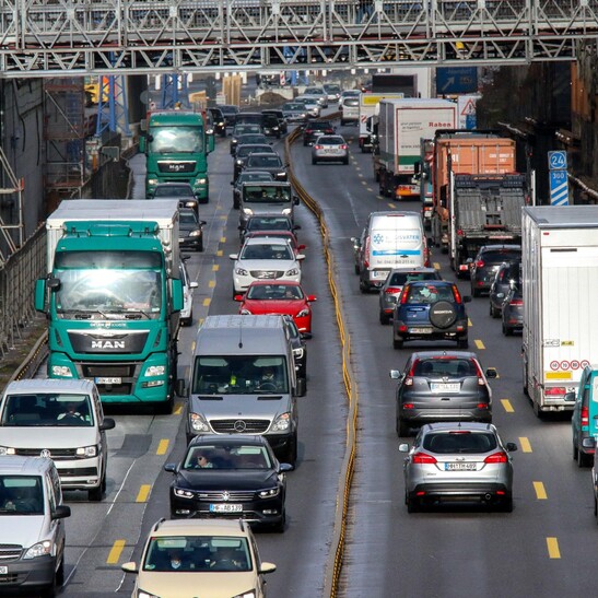 Arriva il sì dall'Eurocamera alla flessibilità sulle multe per le auto inquinanti. Media su 3 anni