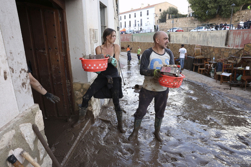 Aftermath of deadly floods in Spain as toll surpasses 200