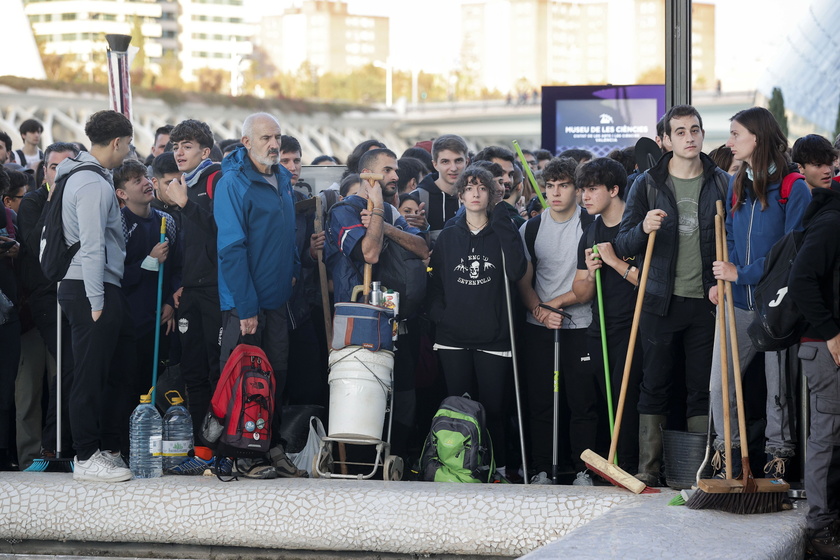 People volunteer to help people affected by flash floods in Valencia