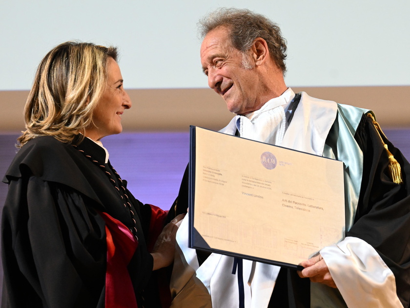 French actor Vincent Lindon receives honorary Master's Degree in Storytelling Arts