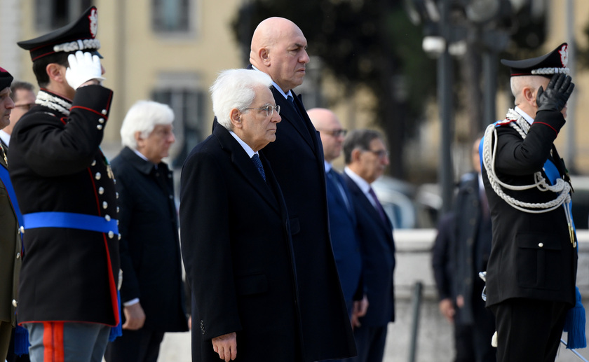 Giornata dell'unita' nazionale, Mattarella all'Altare della Patria