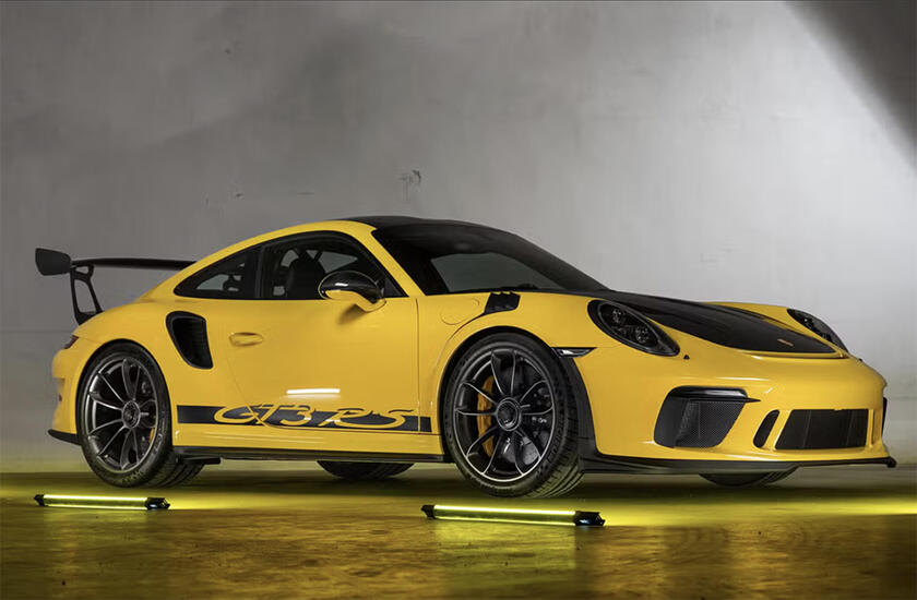 All'asta sei Porsche 911 GT3 e la bisarca che le trasporta