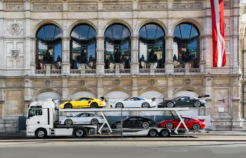 All'asta sei Porsche 911 GT3 e la bisarca che le trasporta
