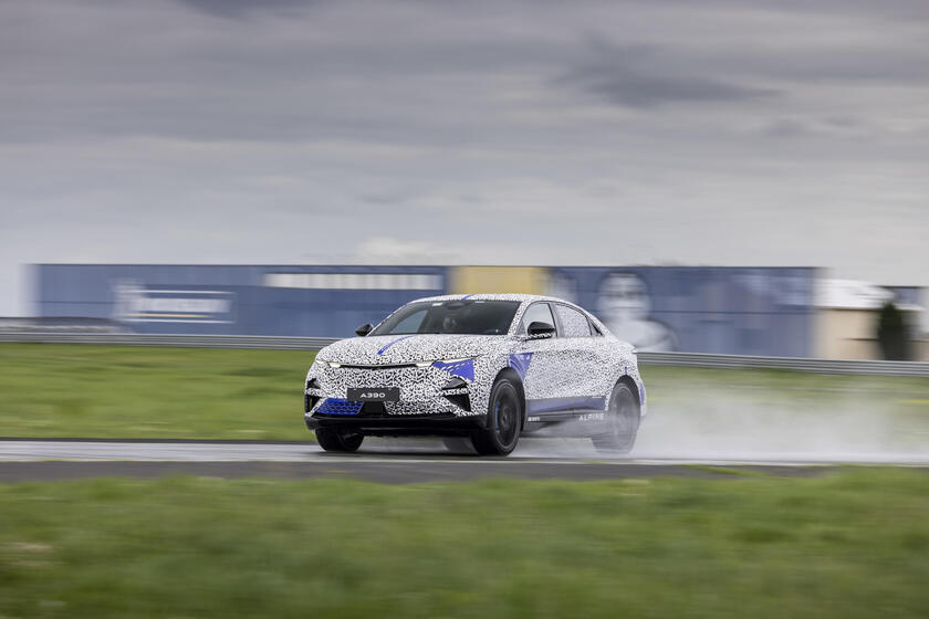 Alpine A390