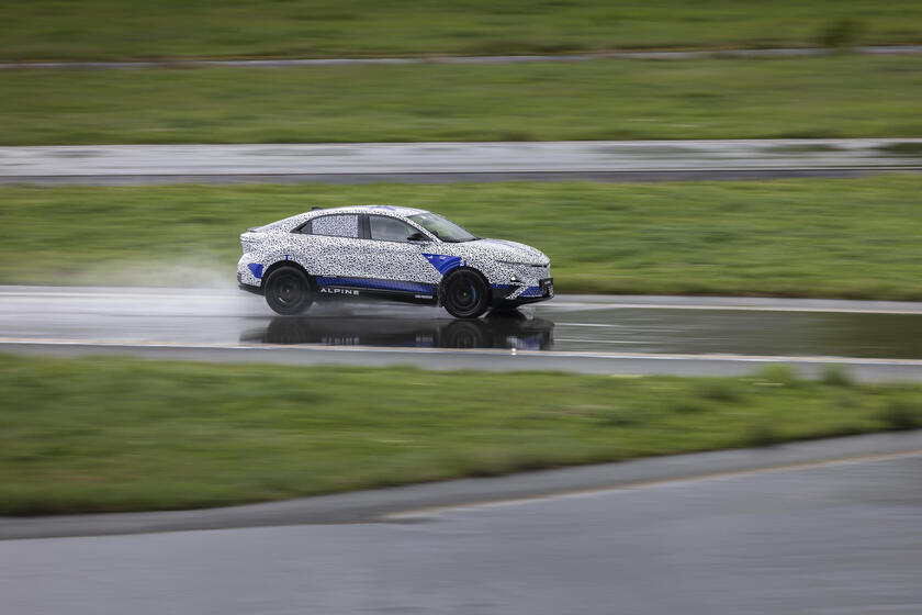 Alpine A390
