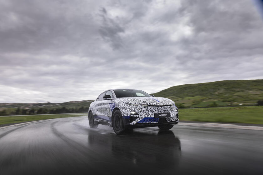 Alpine A390