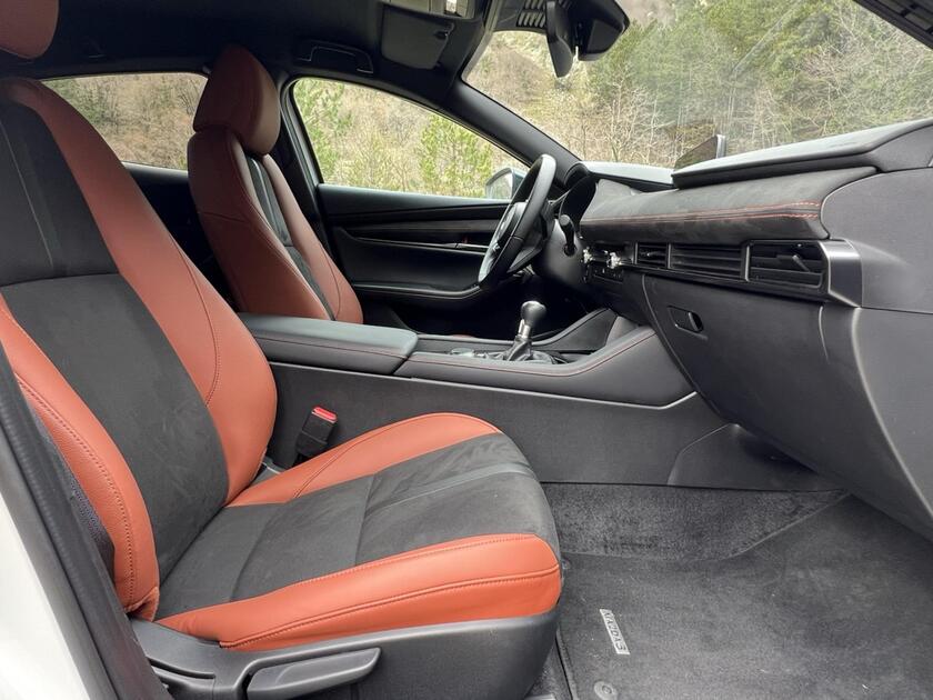 Mazda 3 e-Skyactiv G, crescono cilindrata ed equilibrio