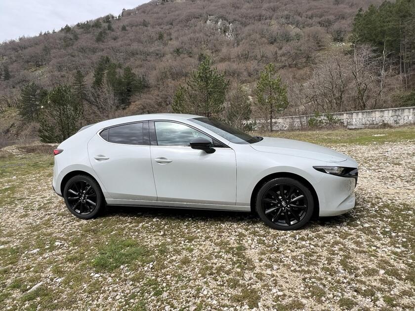 Mazda 3 e-Skyactiv G, crescono cilindrata ed equilibrio