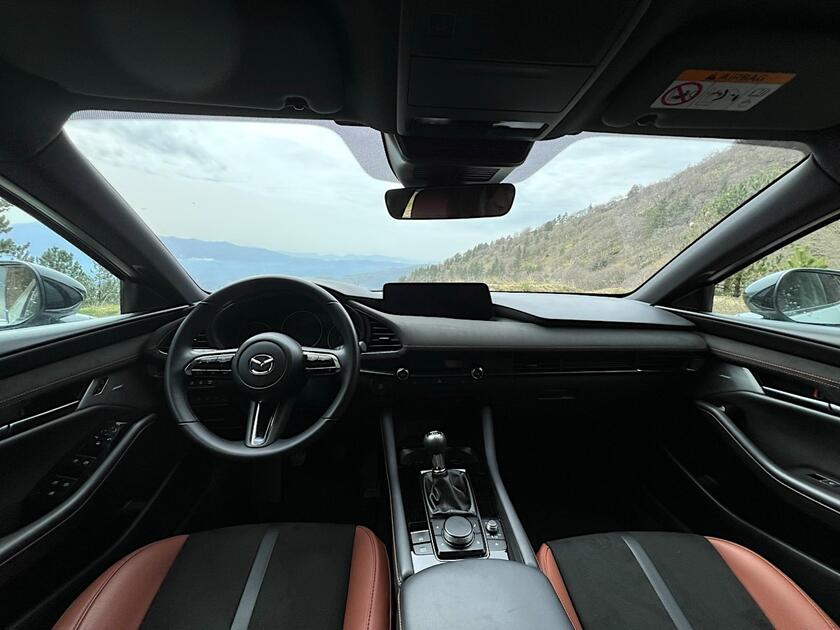 Mazda 3 e-Skyactiv G, crescono cilindrata ed equilibrio