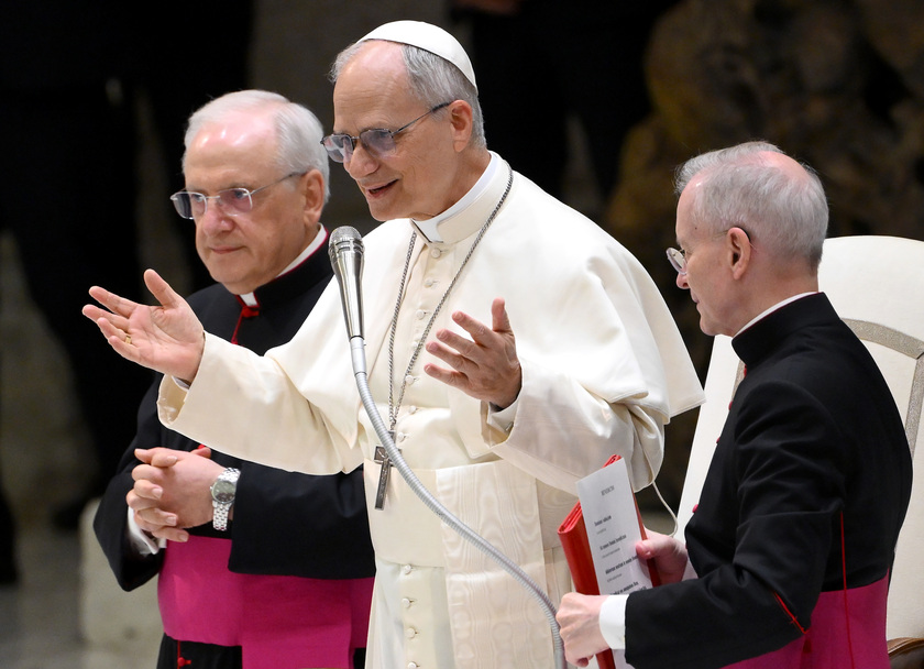 Il Papa durante l'incontro con i giornalisti