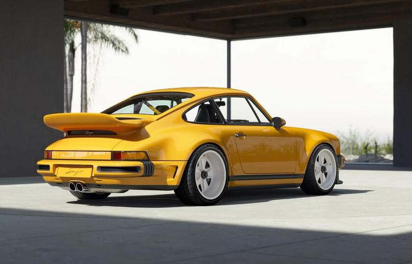 Porsche 911 by Singer