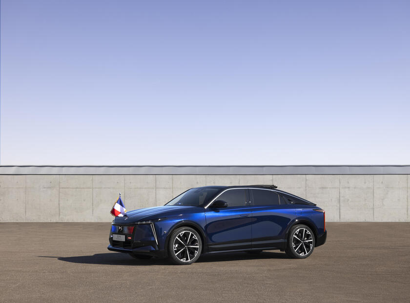 DS N°8 è l'auto presidenziale della Repubblica Francese