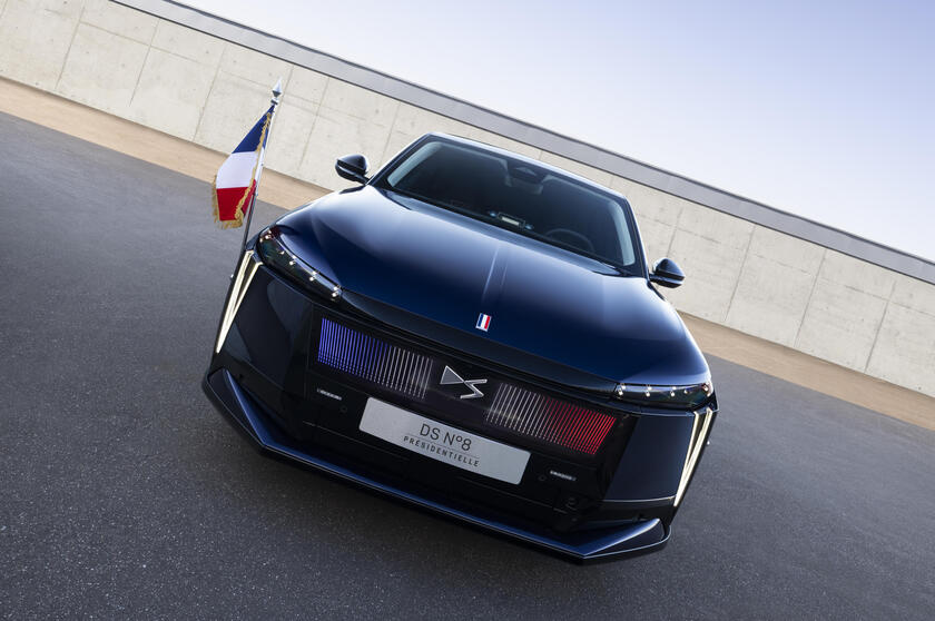 DS N°8 è l'auto presidenziale della Repubblica Francese