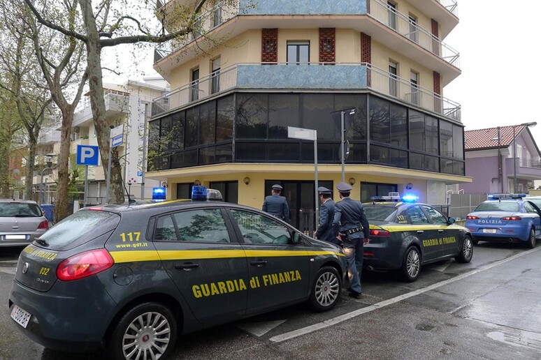 - RIPRODUZIONE RISERVATA