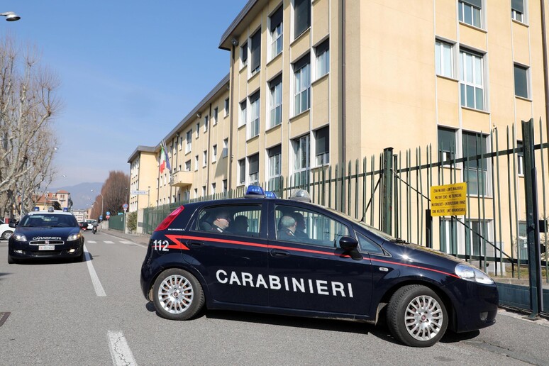 La stazione dei Carabinieri di Como (foto d 'archivio) - RIPRODUZIONE RISERVATA