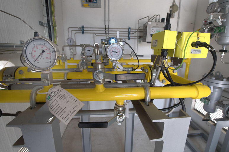 - RIPRODUZIONE RISERVATA