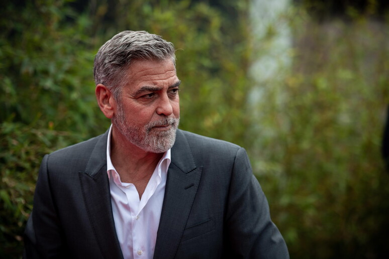 CLOONEY IN CAMPO NELLO SCIOPERO DEGLI ATTORI © ANSA/EPA