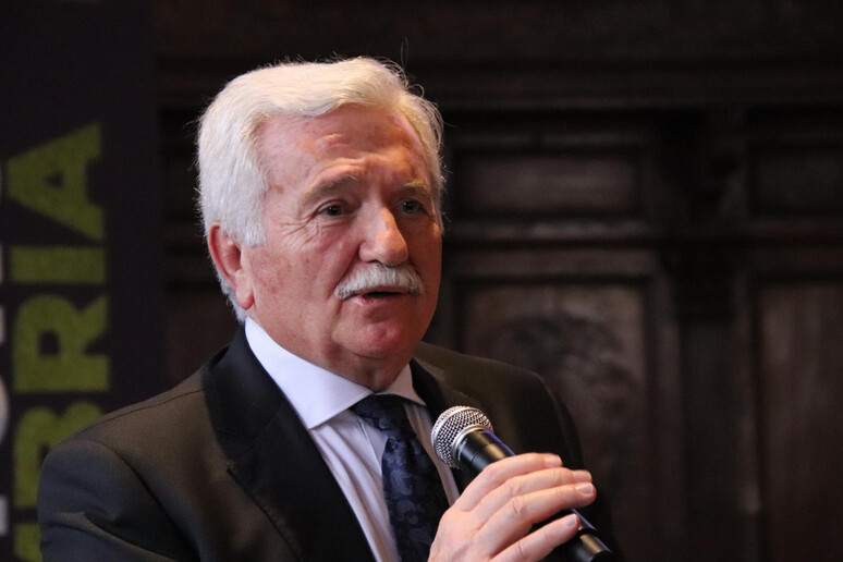 - RIPRODUZIONE RISERVATA