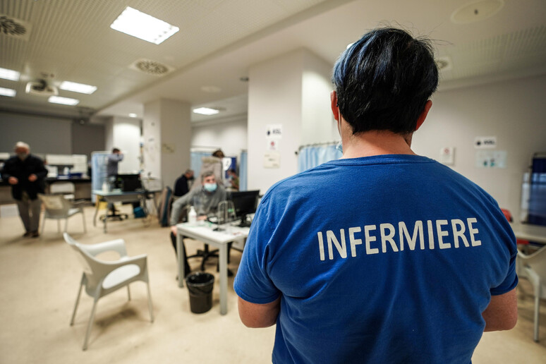 Sindacati, "da Governo niente di concreto per infermieri" - RIPRODUZIONE RISERVATA